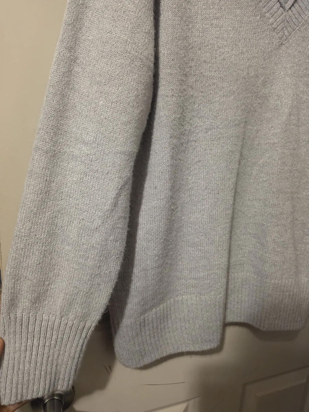 Banana Republic Light Gray V-Neck Sweater XL